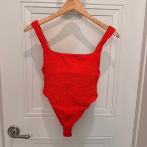 Aquari Sienna One Piece Caitlyn Warakomski